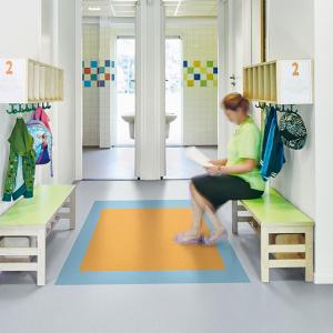 School hallway with Marmoleum Piano flooring in multiple colours