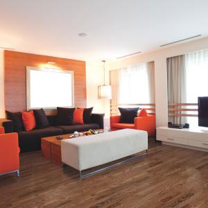 Room scene with Granite Hills Oak solid hardwood floor in Winchester