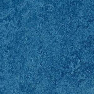 Marmoleum Decibel acoustic linoleum flooring in Blue