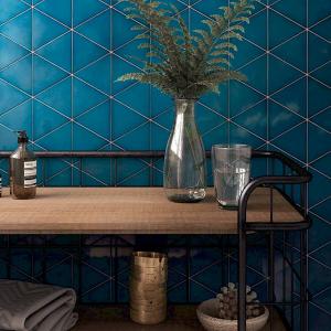 Room scene with Scale Triangolo ceramic tile in Electric Blue