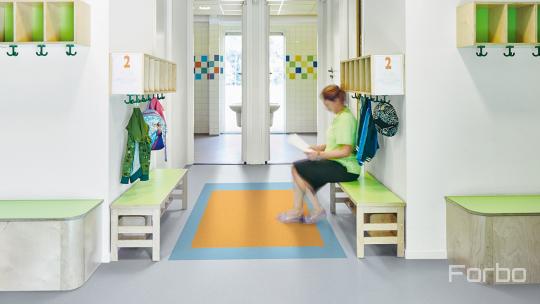 School hallway with Marmoleum Piano flooring in multiple colours